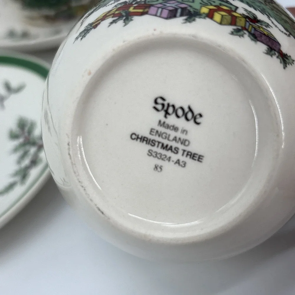 Spode VINTAGE Christmas Tree Tea Cup and Saucer MADE in ENGLAND, China, Set of 4